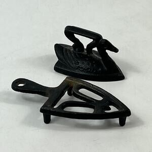 Vtg Emig Mini Cast Iron Swan Sad Iron & Heart Trivet Set Dollhouse Size Mini USA